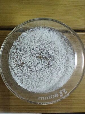 Granulé inodore en forme de boule 60% butyrate de sodium plus 30% butyrate de calcium Additif alimentaire